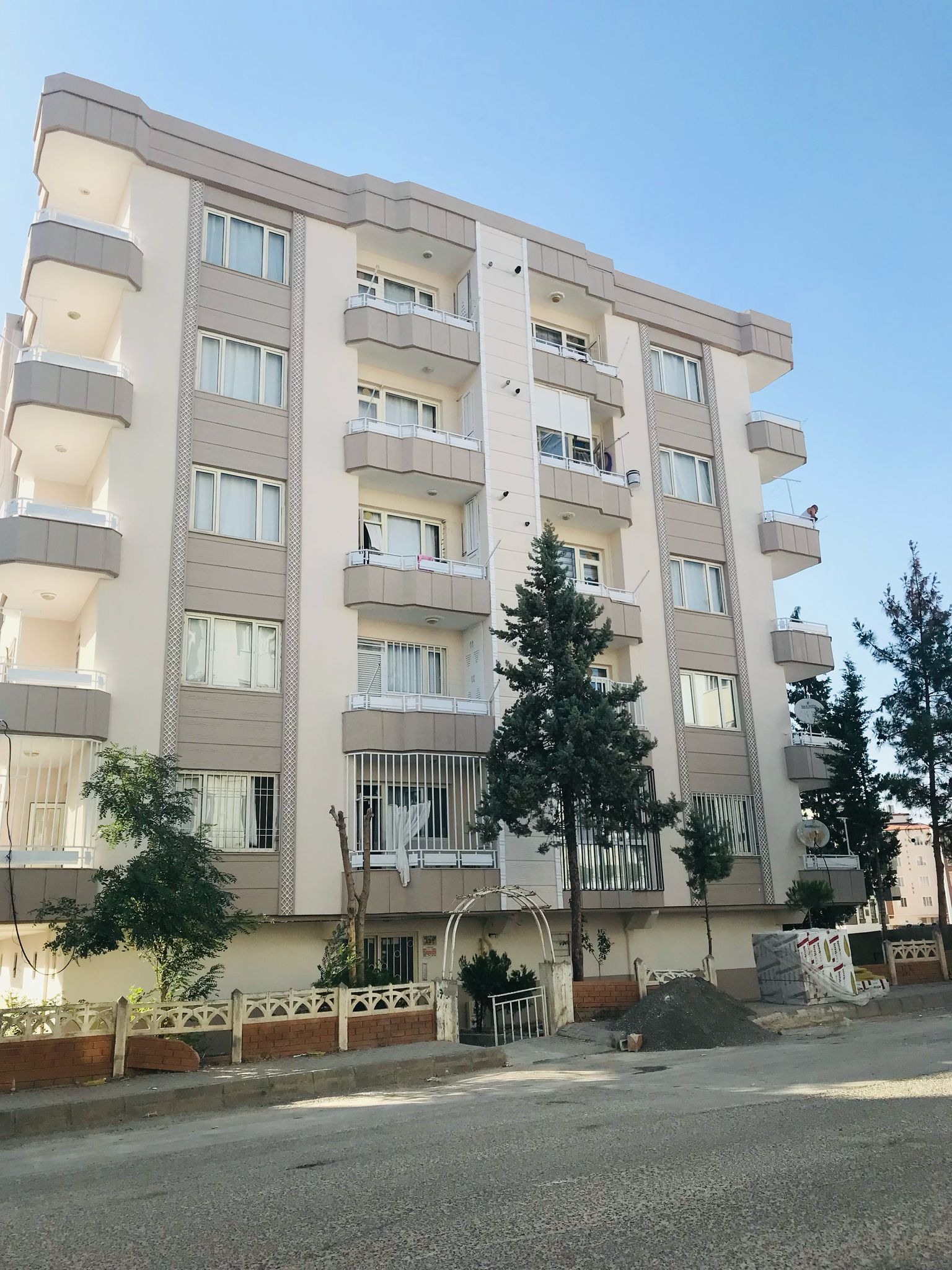 ORTA HASARLI BİNALARA GÜÇLENDİRME